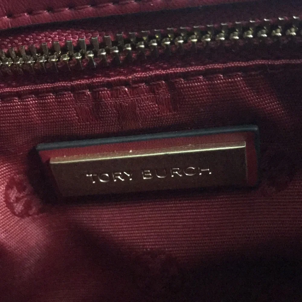 Tory Burch Red Willa Quilted Shoulder Bag Crossbody Purse  with Gold Chain Strap - Picture 5 of 5